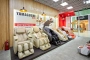 Массажные кресла в магазине Yamaguchi