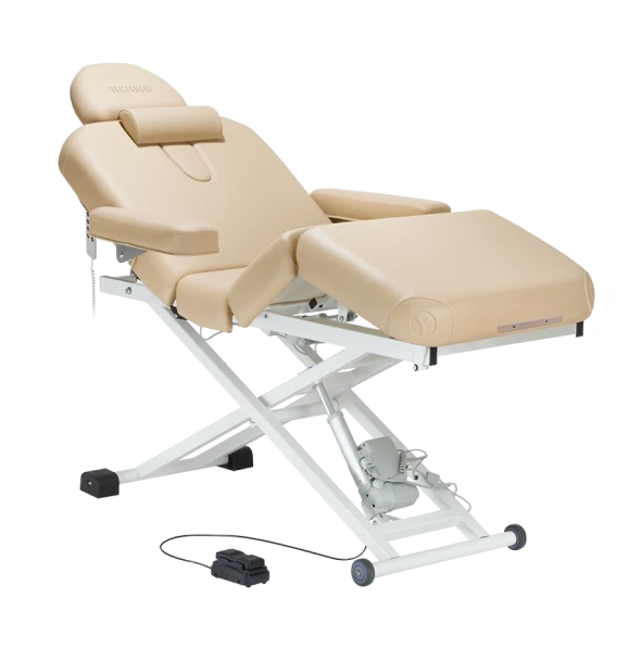 Бежевый стационарный массажный стол Yamaguchi Lux на металлической раме с электроприводом, рядом — пульт управления